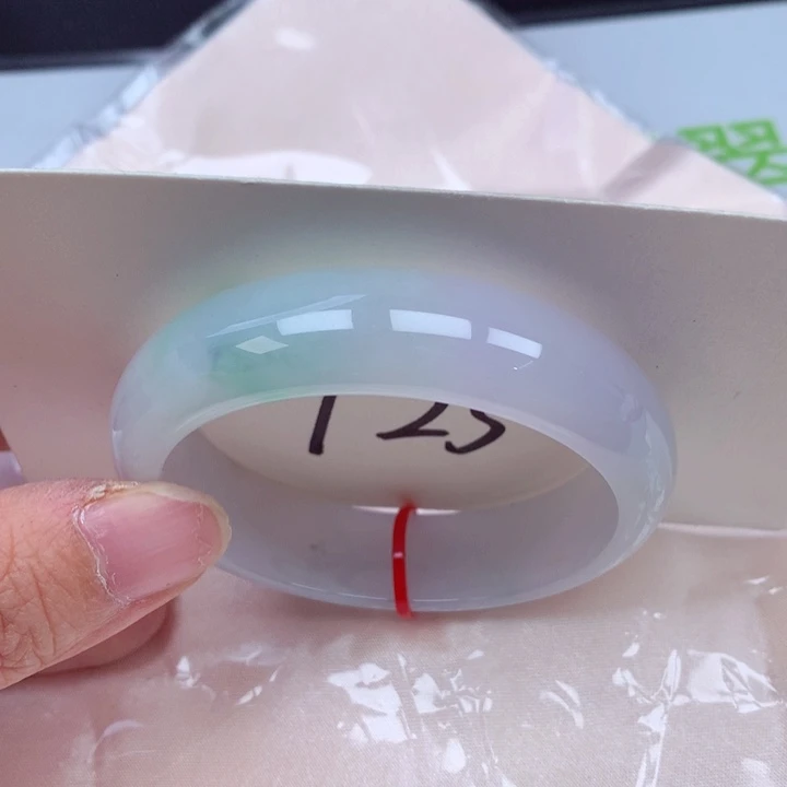 翡翠手镯未镶嵌翡翠