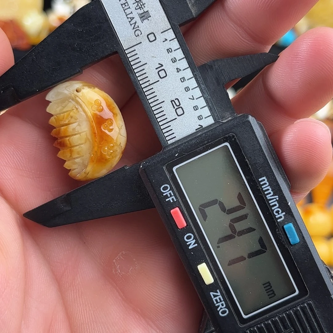 蜜蜡未镶嵌珠宝奇石