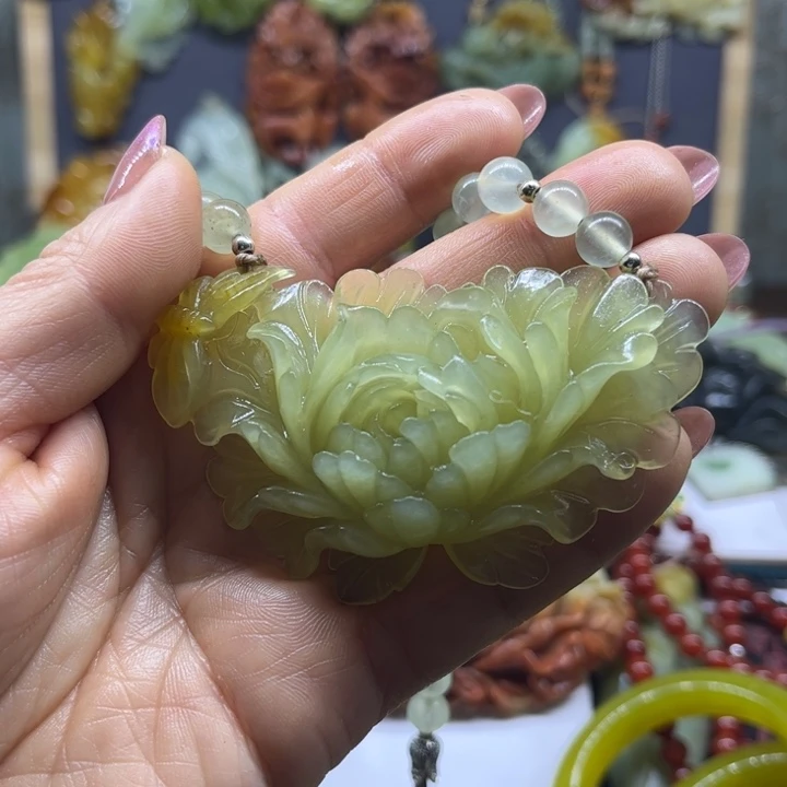 蛇纹石玉未镶嵌颈饰