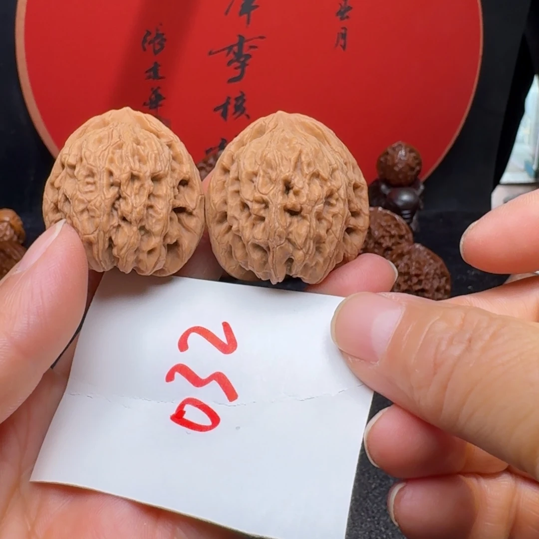 文玩核桃把件不****n东岳36