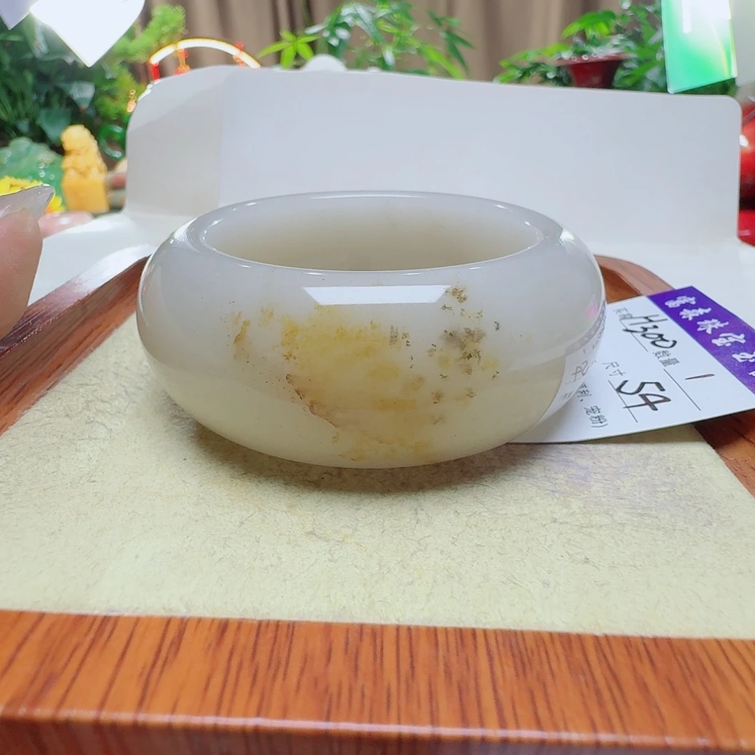 李***娅石英质玉未镶嵌手镯