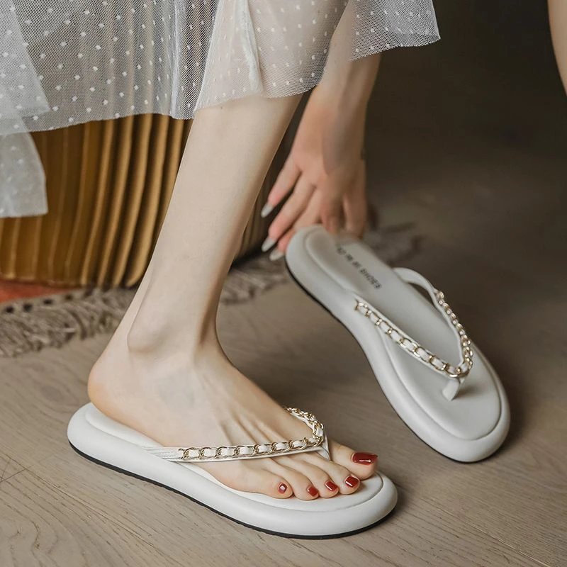 UHCK人字拖鞋女夏外穿2025年新款夏季百搭时尚外出白色夹脚平底凉
