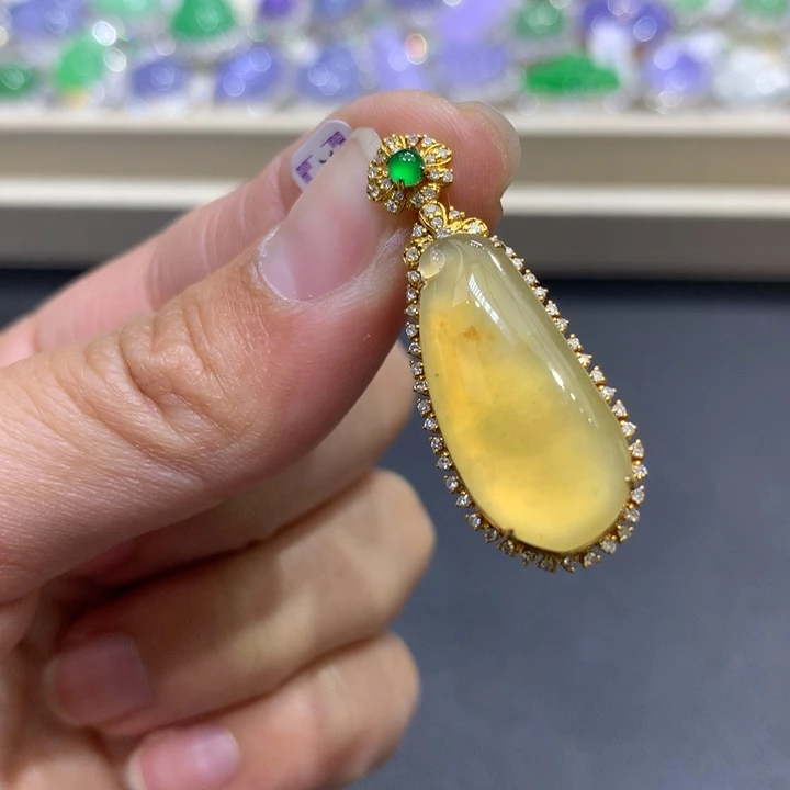 翡翠颈饰18K金镶嵌翡翠