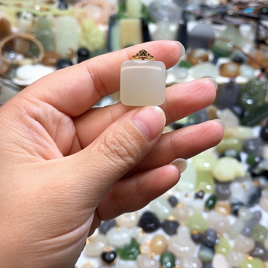 k***n和田玉18K金镶嵌吊坠(不含链)