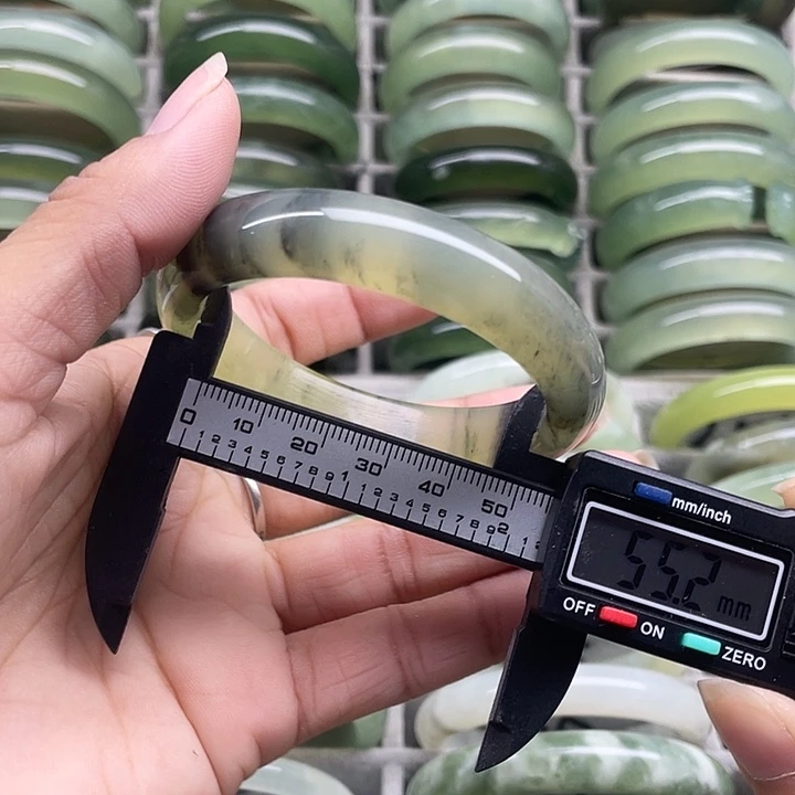 蛇纹石玉未镶嵌手镯247