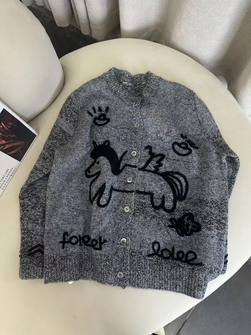 【100山羊绒】轻奢252699-时尚趣味卡通小马手绣图案针织外套