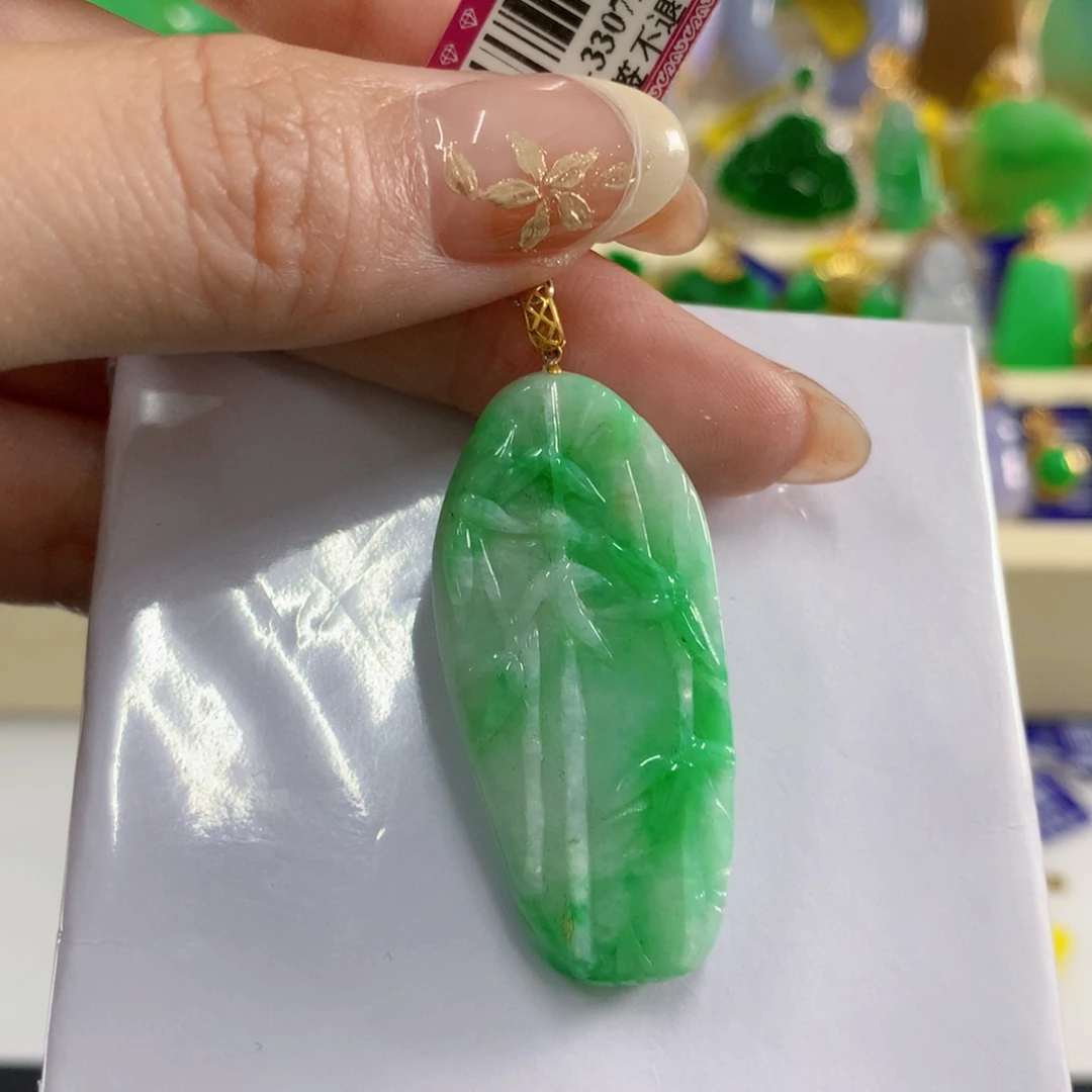 翡翠18K金镶嵌颈饰