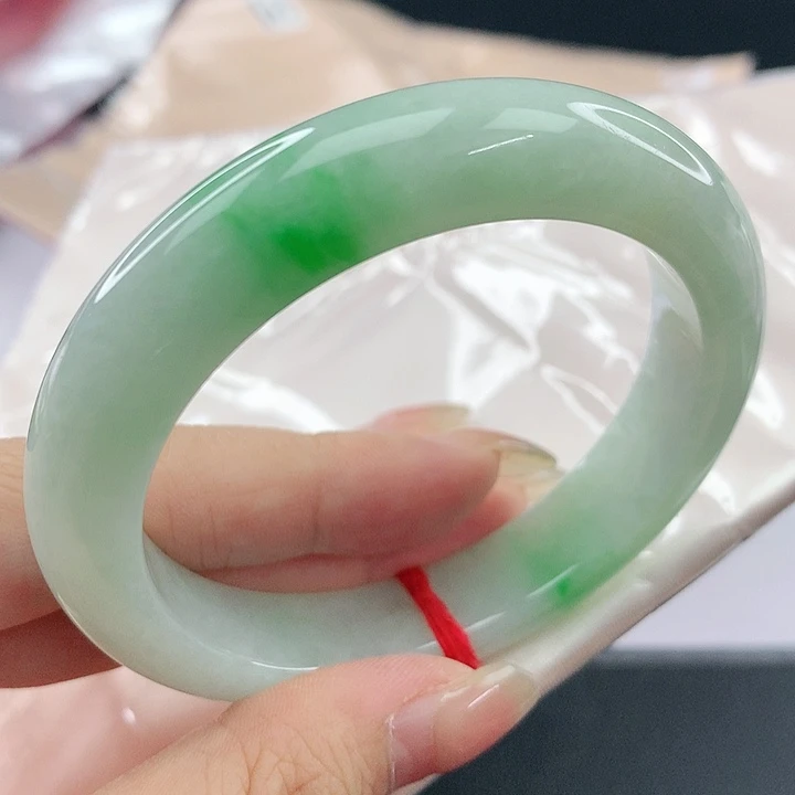 未镶嵌手镯翡翠，820