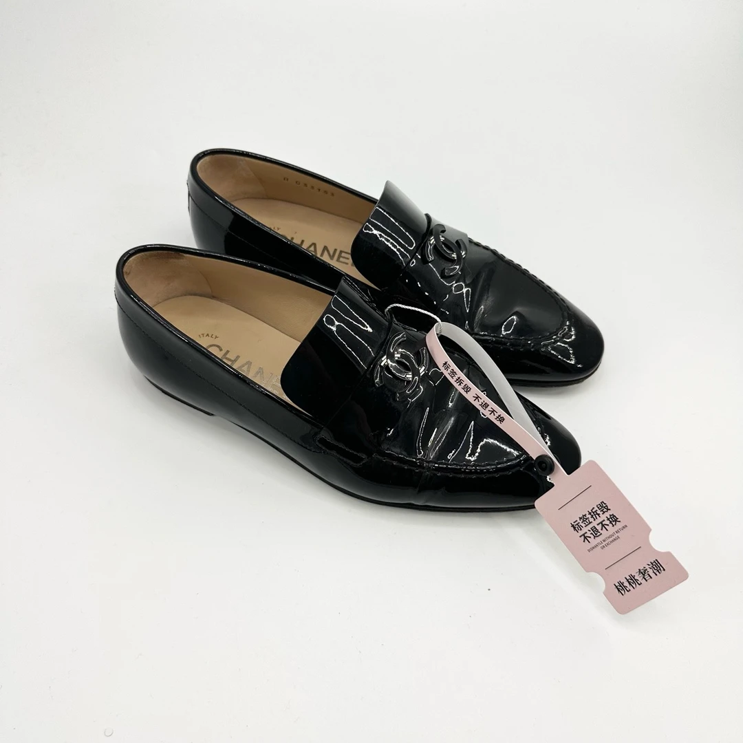 95新 Chanel/香奈儿 35码/黑色漆皮乐福鞋/TT0230