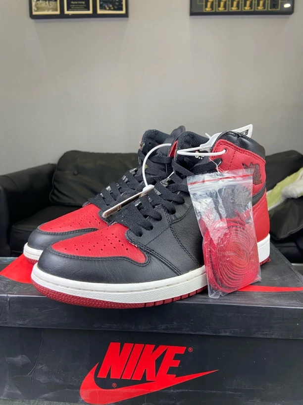 99新 AIR JORDAN aj1黑红禁穿42码原盒99新