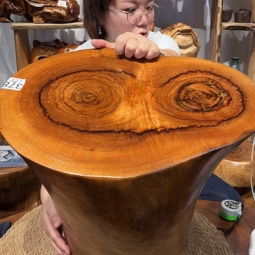 香樟木根雕凳子一物一拍编号378长47宽32高38