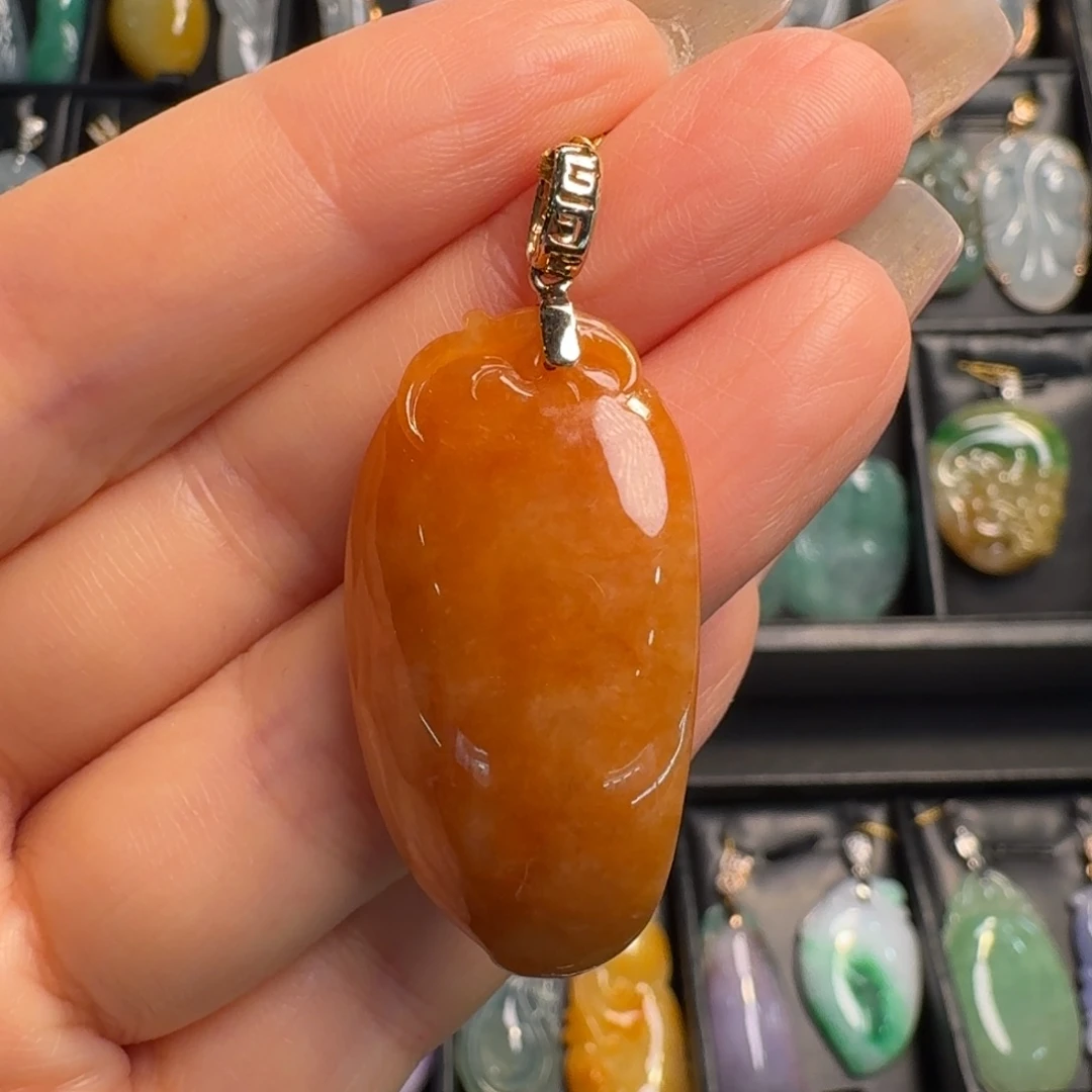 翡翠18K金镶嵌颈饰福瓜