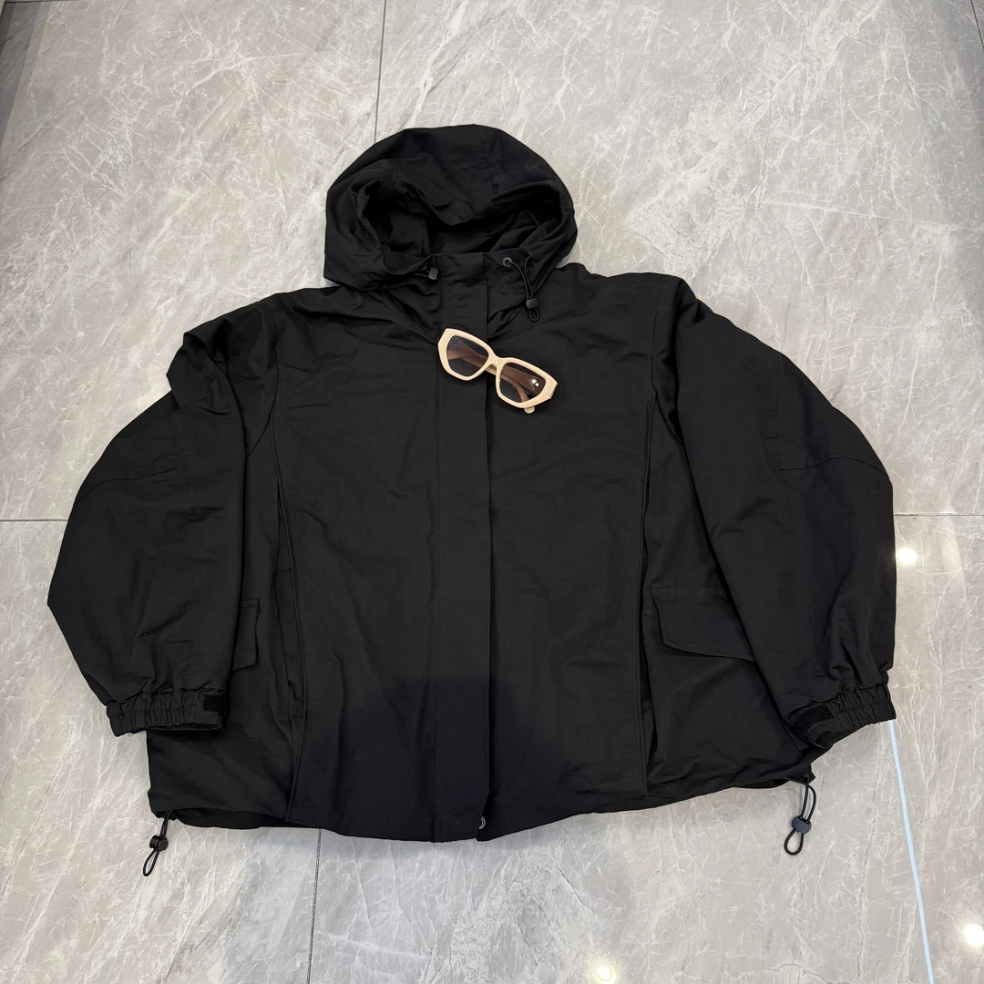 新款时尚潮流欧版设计师款连帽外套9050