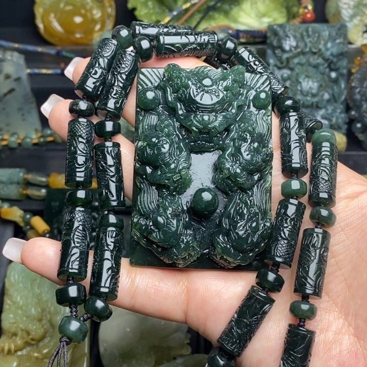 农***伙蛇纹石玉未镶嵌颈饰