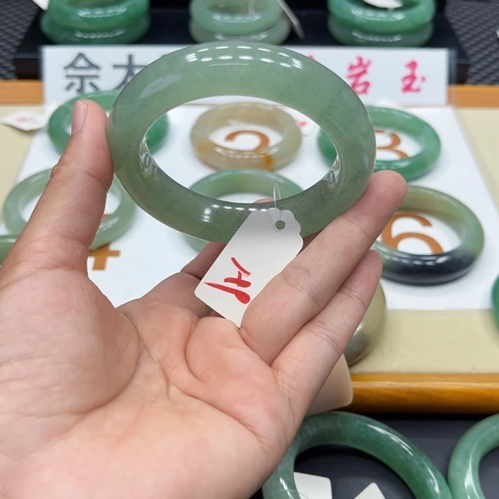 石英质玉手镯未镶嵌凉****伤