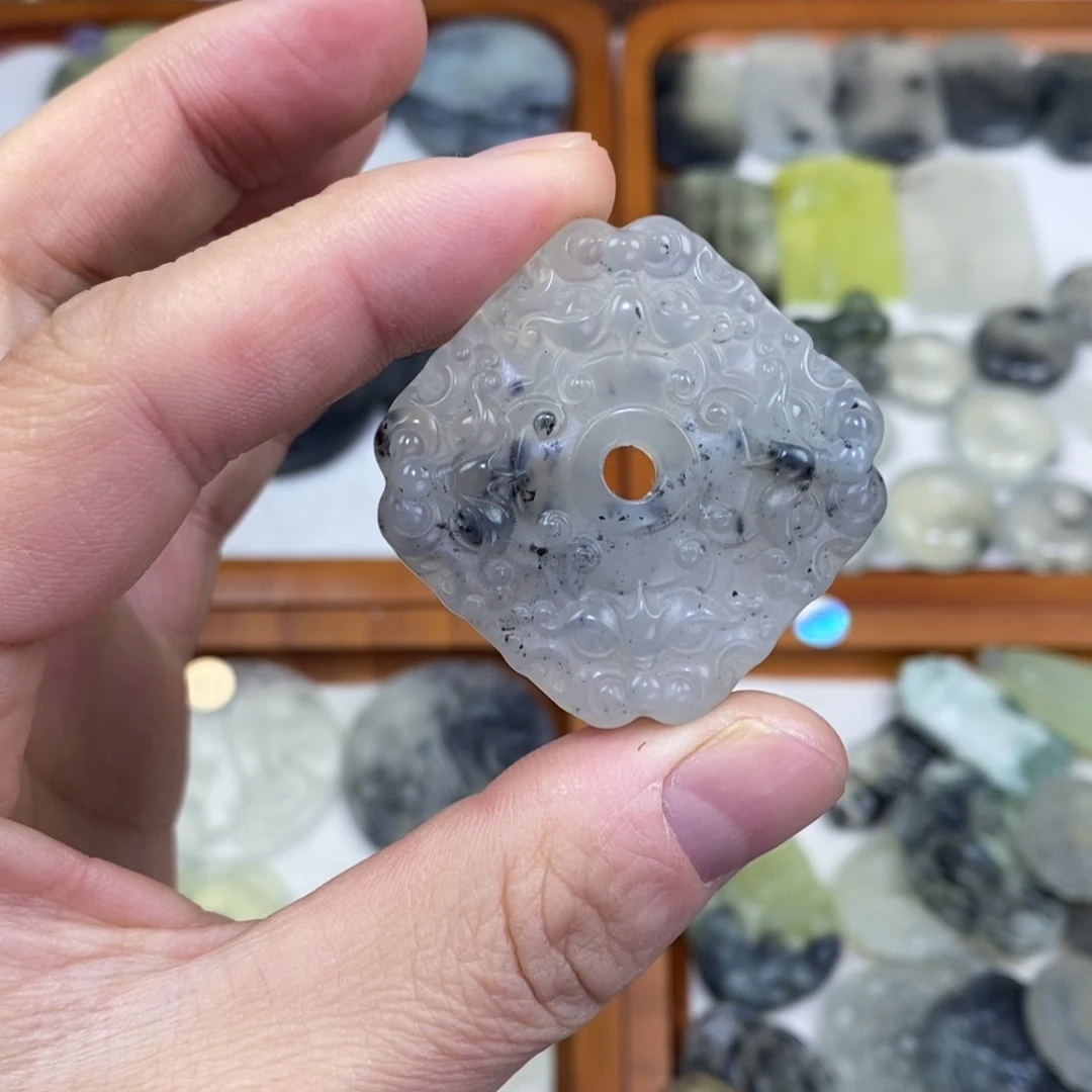 岫玉未镶嵌颈饰岫玉吊坠