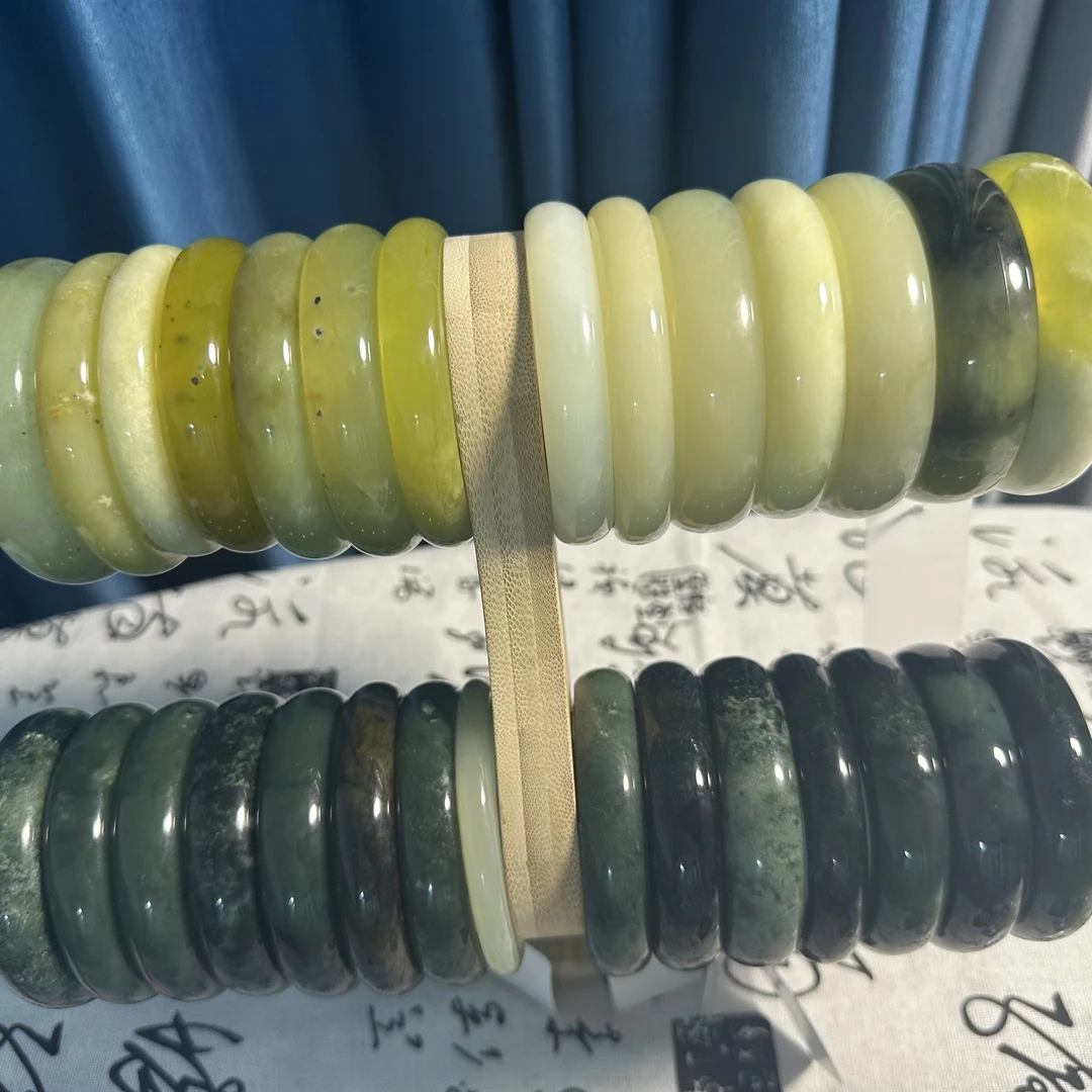 天然岫玉手镯多样性发其一，有瑕有纹有裂，直播