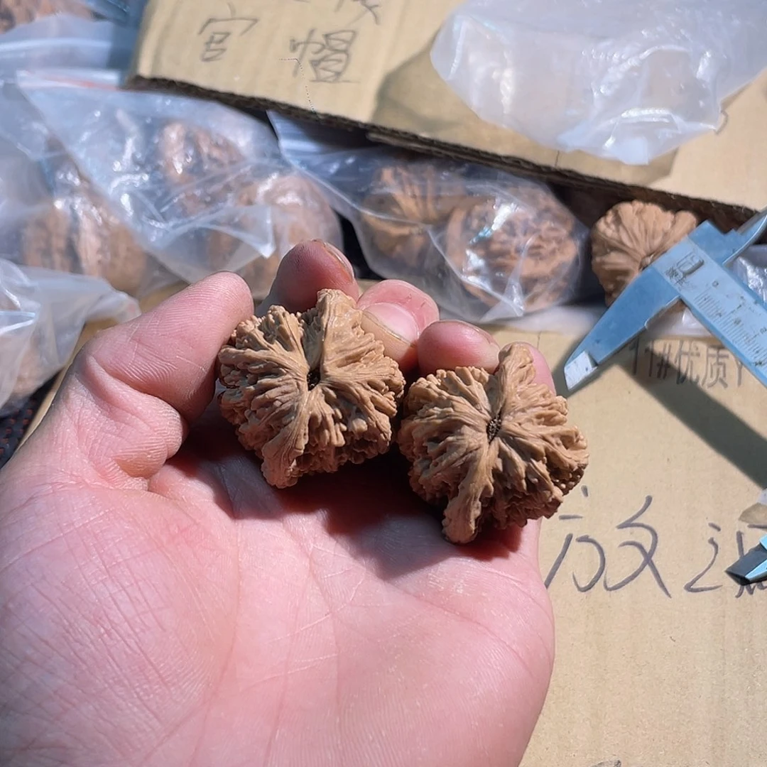 惘***文玩核桃吊坠麦穗虎头39