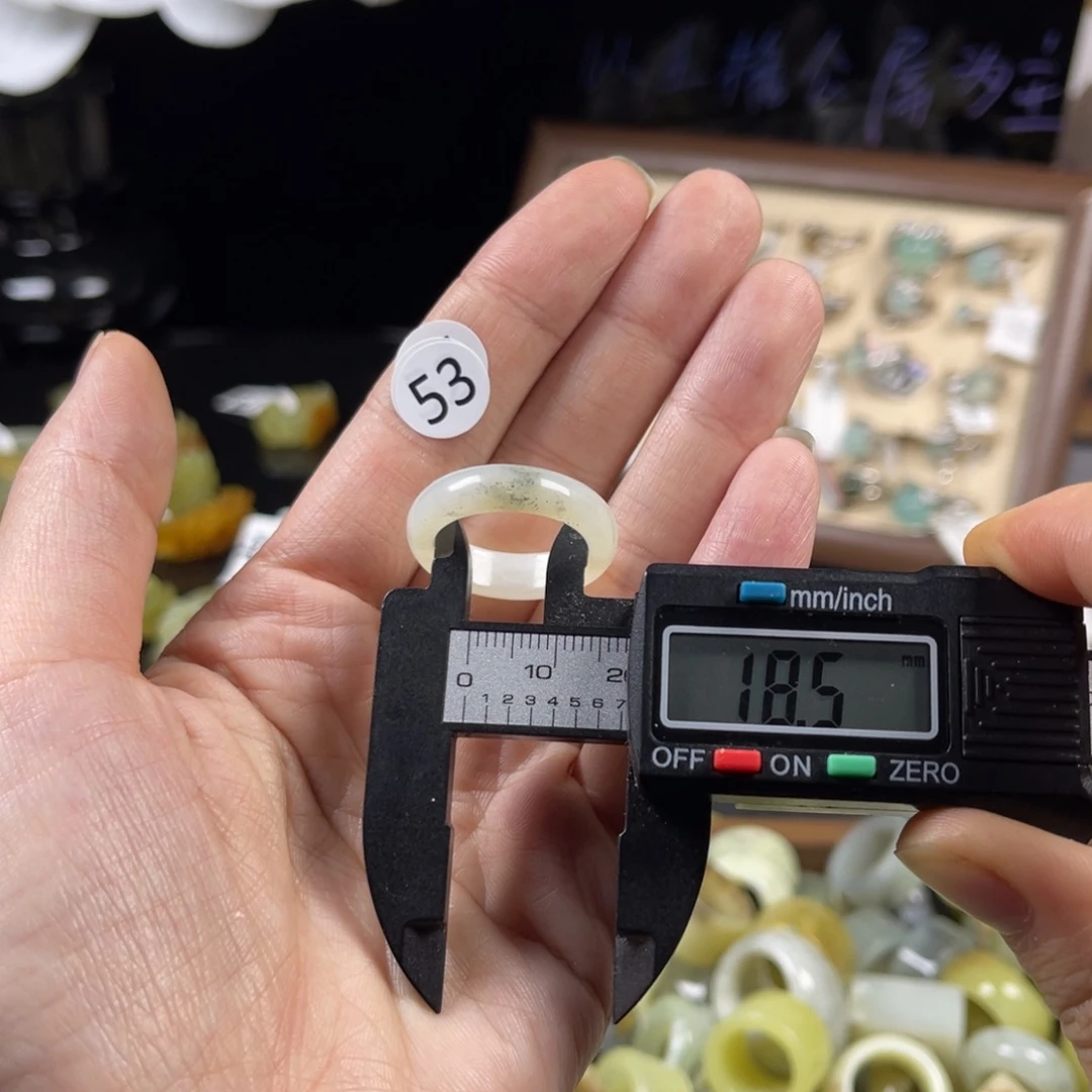 蛇纹石玉未镶嵌戒指