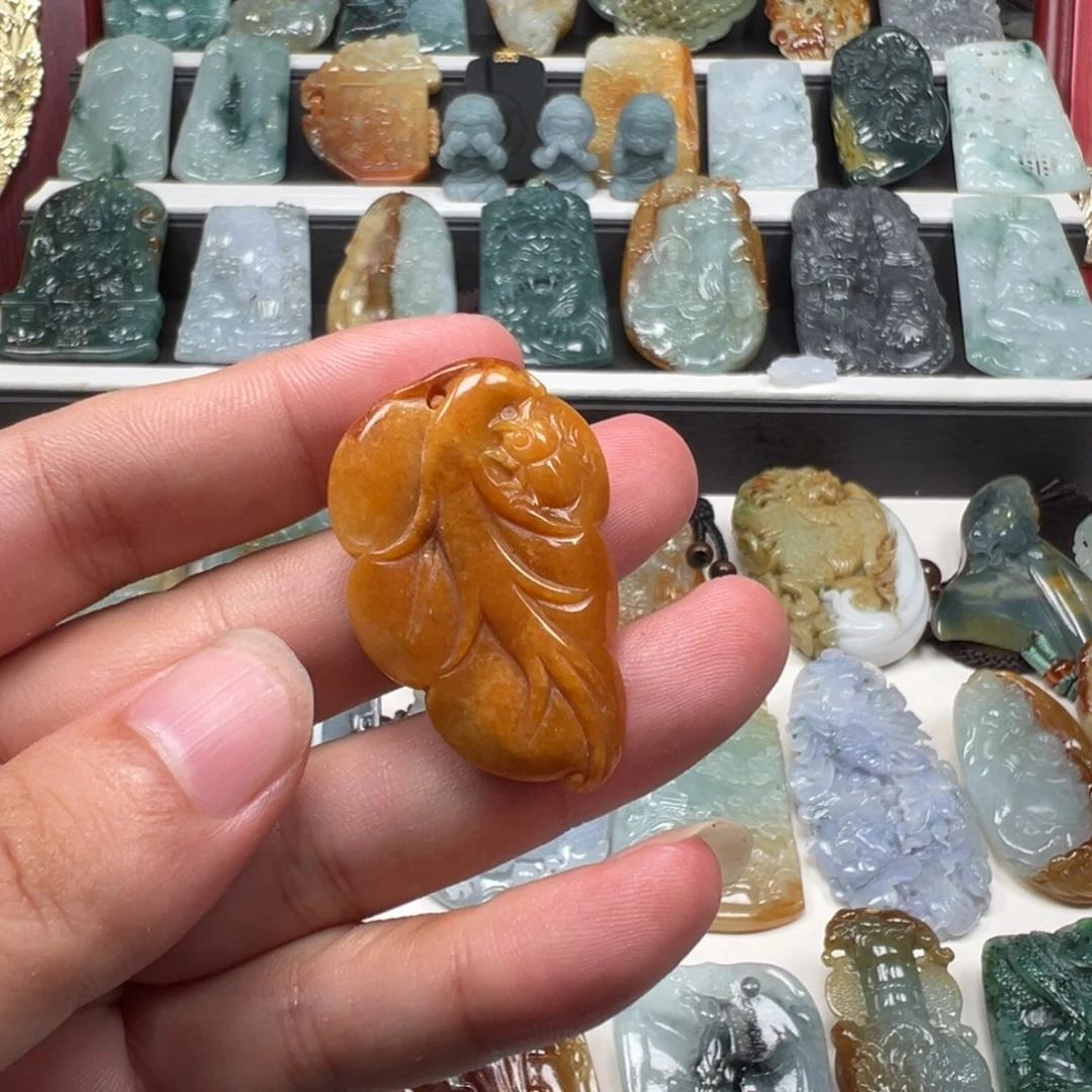颈饰未镶嵌翡翠天然