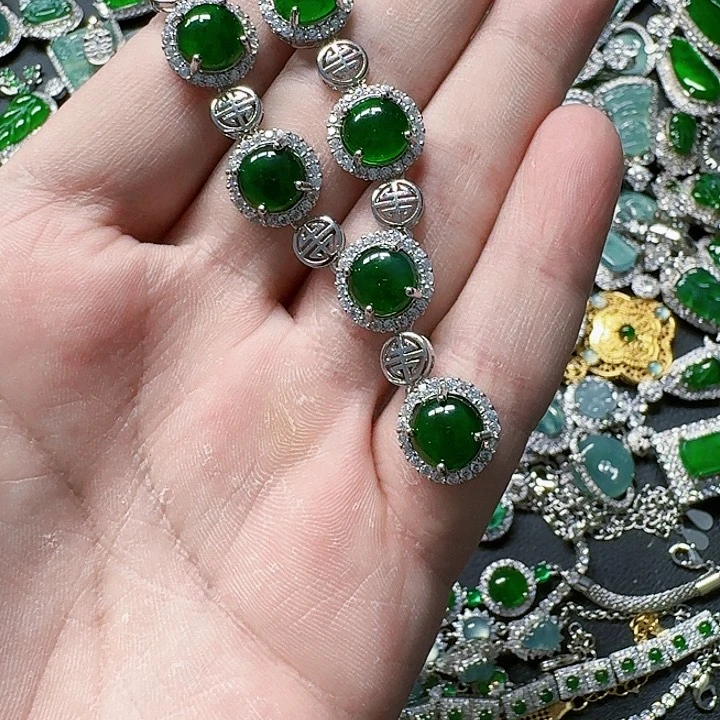 翡翠颈饰未镶嵌天然A货翡翠放漏