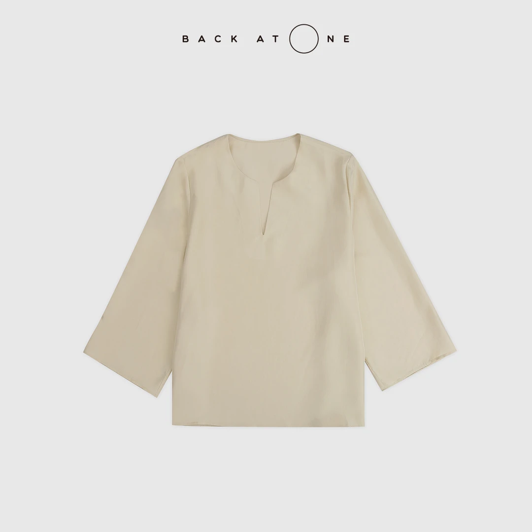 BackAtOne“玲珑如玉”轻盈气质真丝浅卡其小V领上衣 BFS-1BB160Q-K