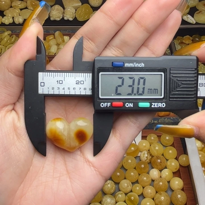 蜜蜡未镶嵌珠宝奇石158-天然蜜蜡满蜡俏色桃心心形吊坠