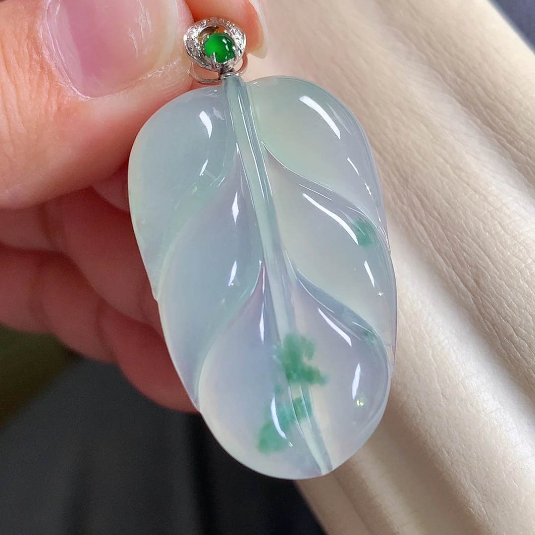 翡翠18K金镶嵌颈饰叶子