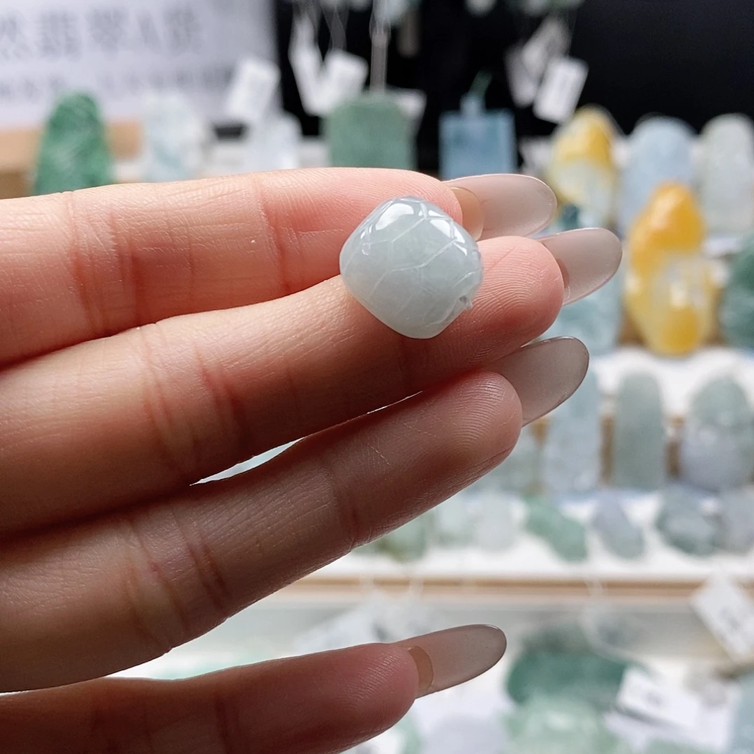 翡翠未镶嵌颈饰11