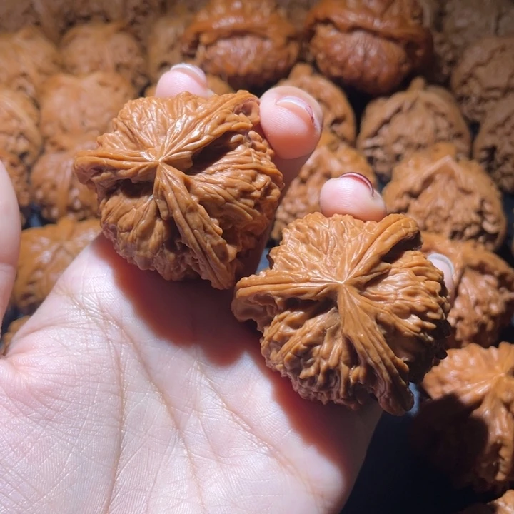 老***，吊坠桃核小妹拼接三棱