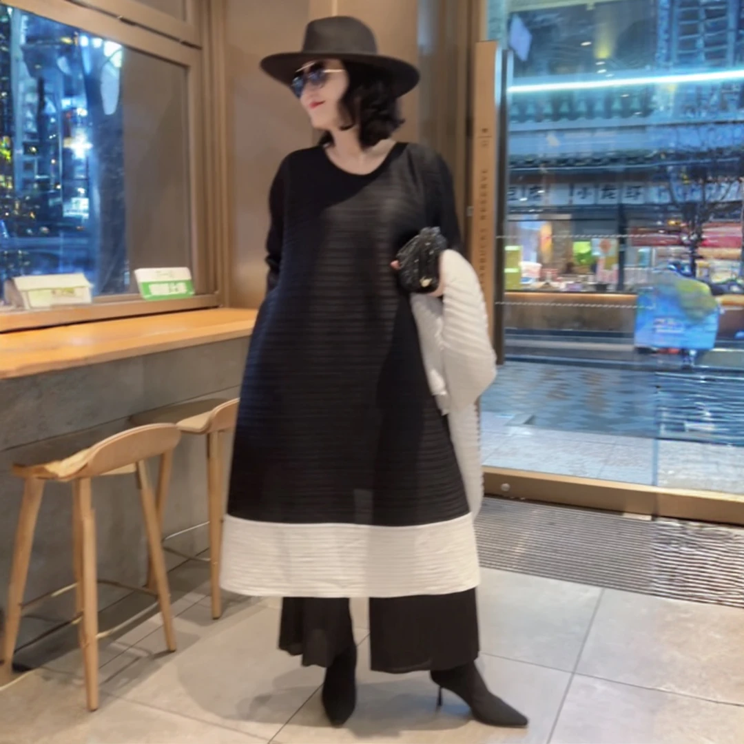 【秋风习习】2025秋冬新款黑白老钱风大码连衣裙褶皱气质洋气女裙子