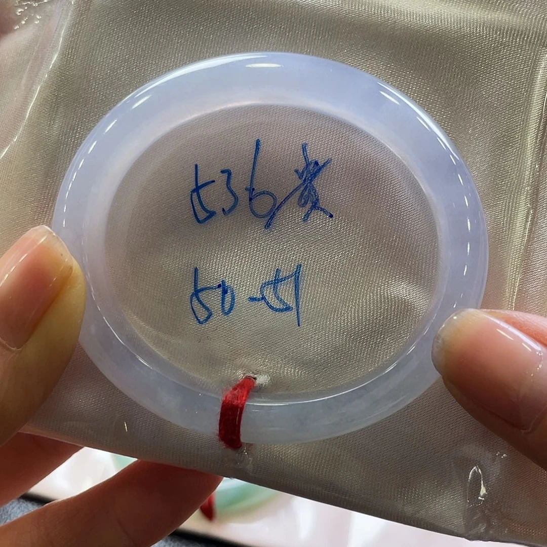 翡翠手镯未镶嵌翡翠手镯