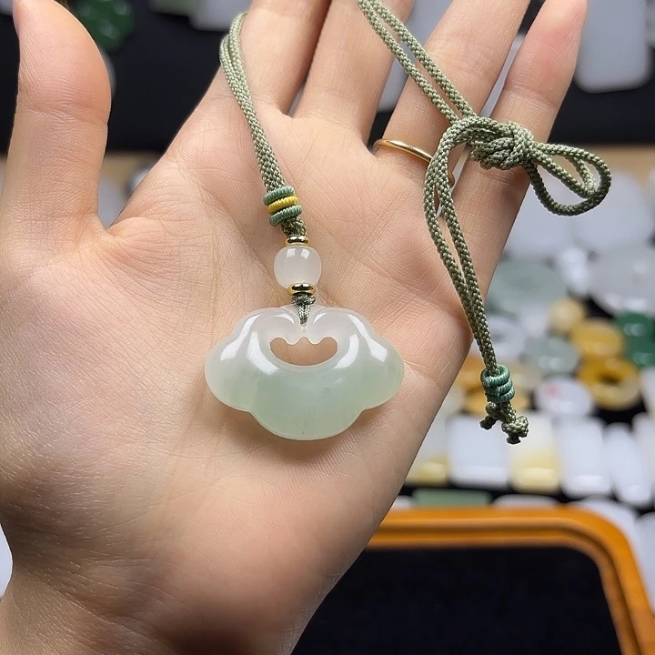 石英质玉未镶嵌颈饰将*酒