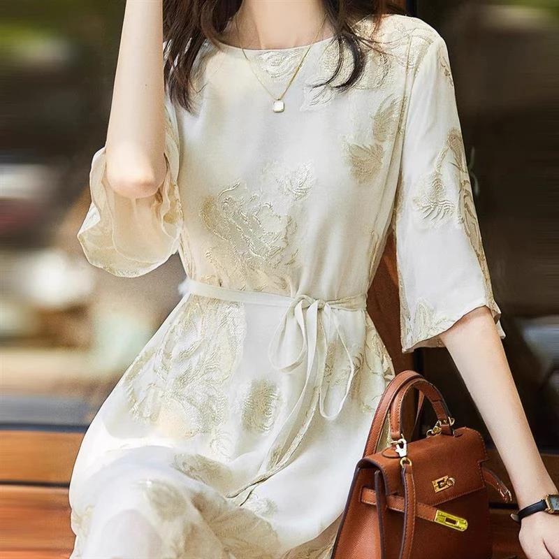 专柜同款洋气2025显瘦夏季新款简约收腰圆领亮丝洋气短袖连衣裙女