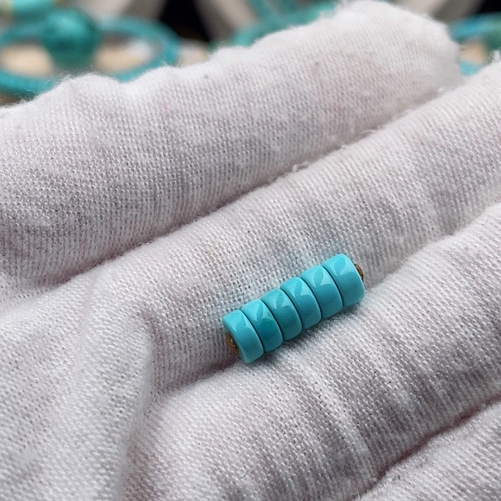 绿松石配饰未镶嵌