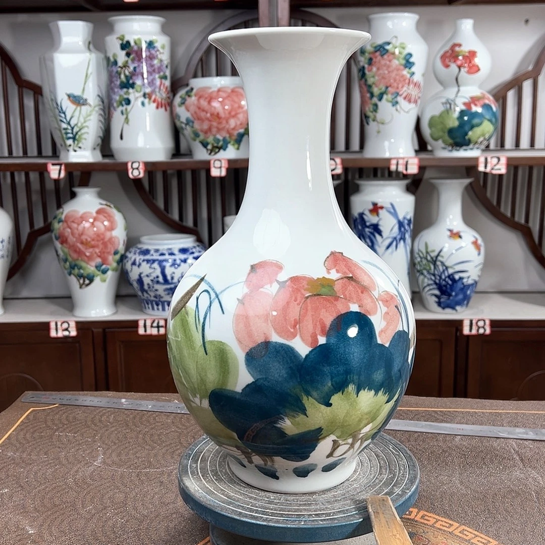 摆件景德镇陶瓷赏荷花花