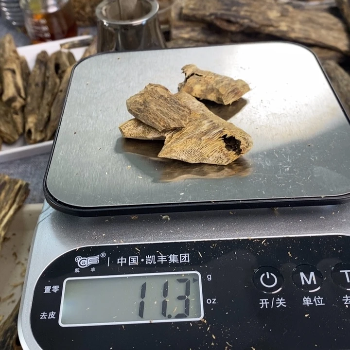 沉香碎屑沉香原材料