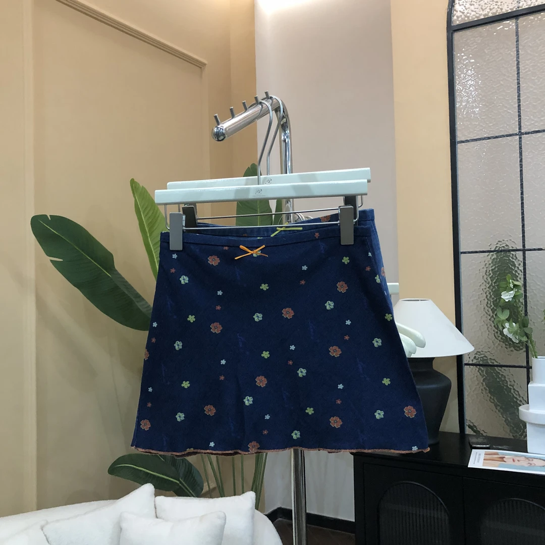 波浪边碎花显瘦短裙