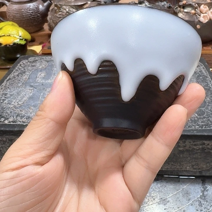 主人杯一个，瓷。。品茗瓷