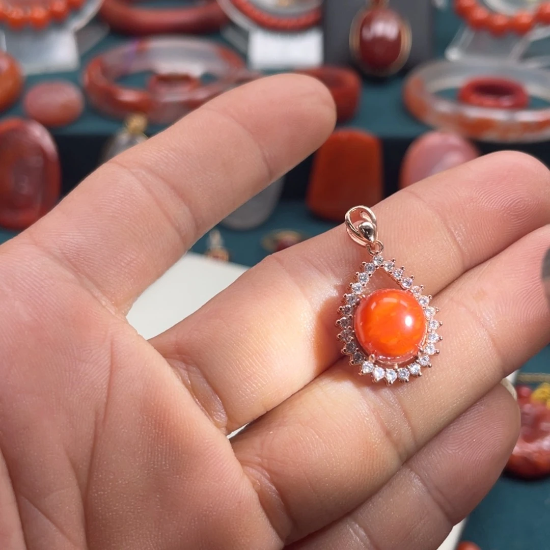 南红玛瑙川料南红吊坠银S925镀金镶嵌
