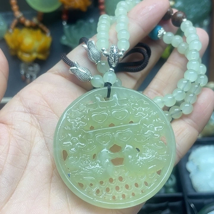 未镶嵌蛇纹石玉颈饰