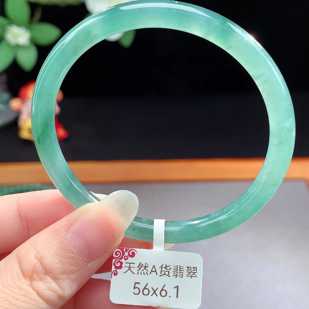 未镶嵌手镯（圆镯）翡翠