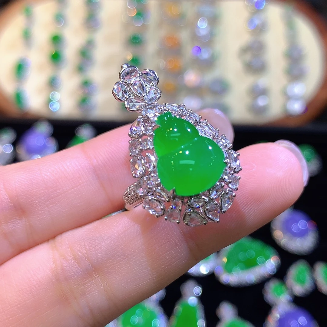 翡翠18K金镶嵌戒指高冰满绿葫芦吊坠戒指