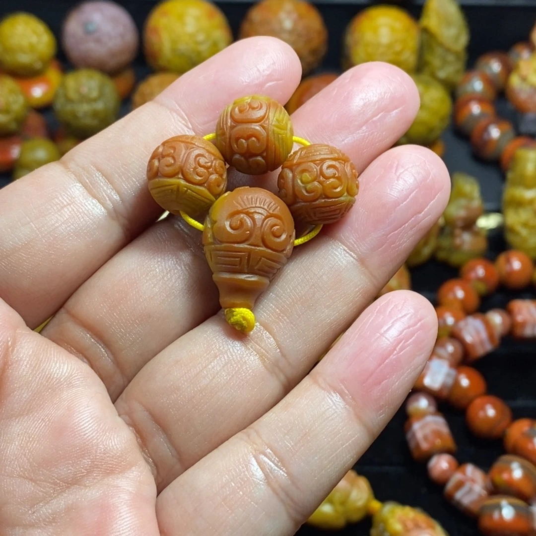 宇****玛瑙/玉髓未镶嵌战国红