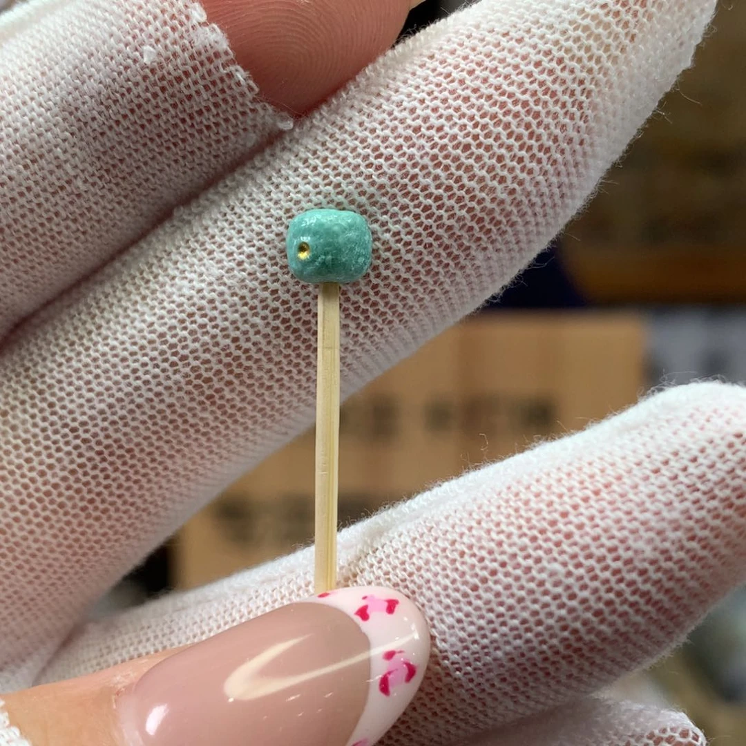 绿松石未镶嵌挂件