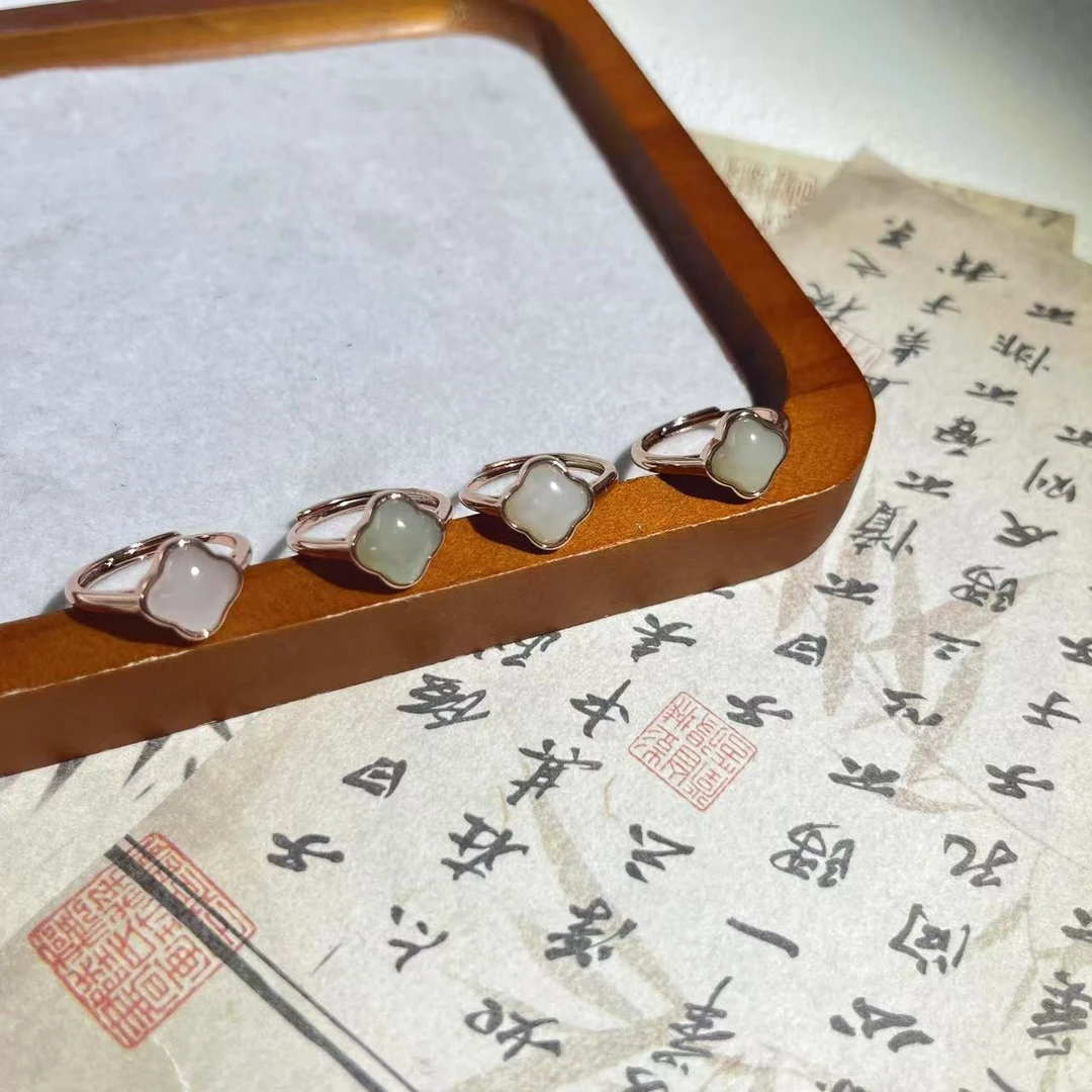 天然和田玉 精致四叶草蛋面戒指 多样性发货 拍一发一 H466