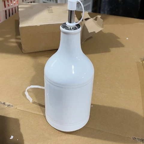 微瑕，不能明火，油壶300毫升针孔