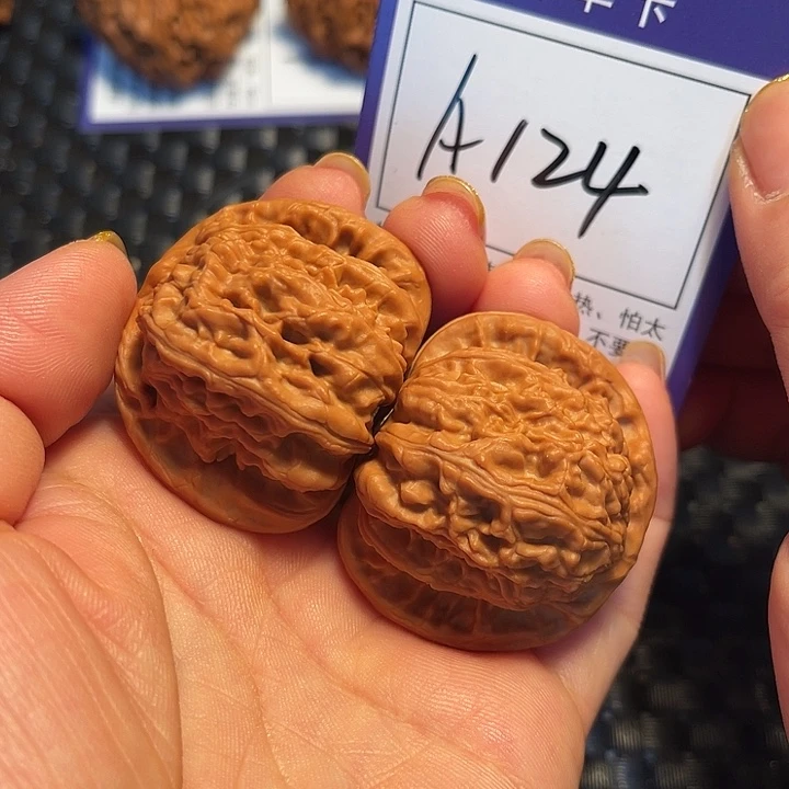 桃核把件42狮子A124