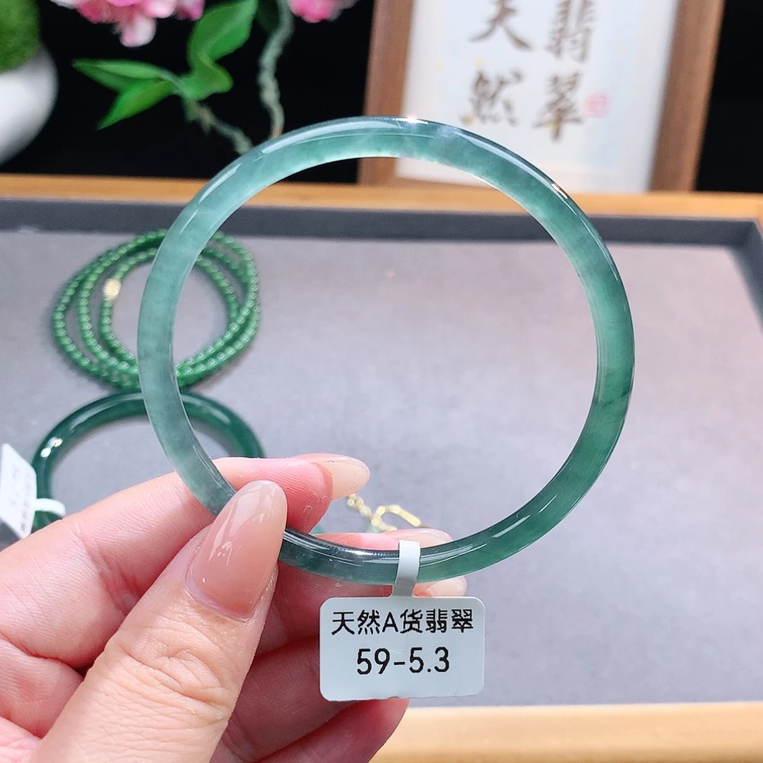 未镶嵌手镯（圆镯）翡翠