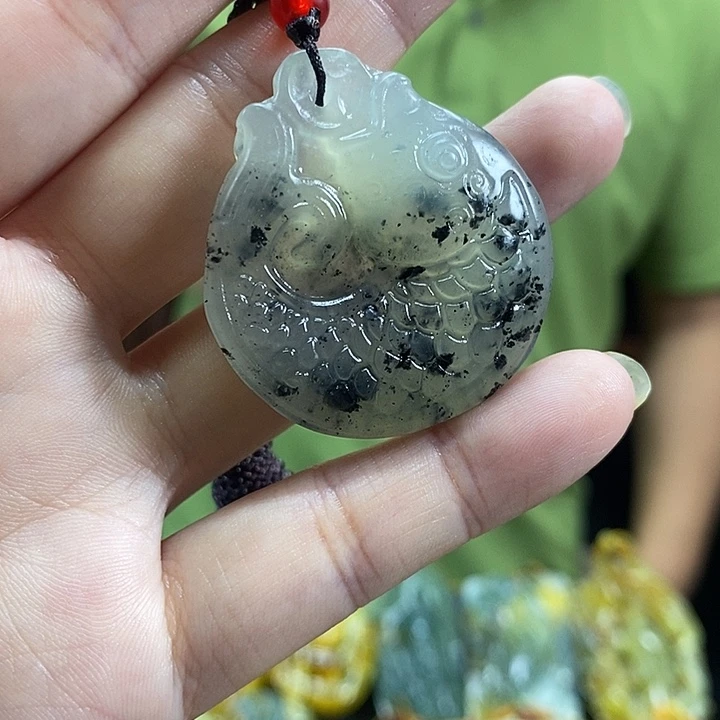 蛇纹石玉未镶嵌颈饰